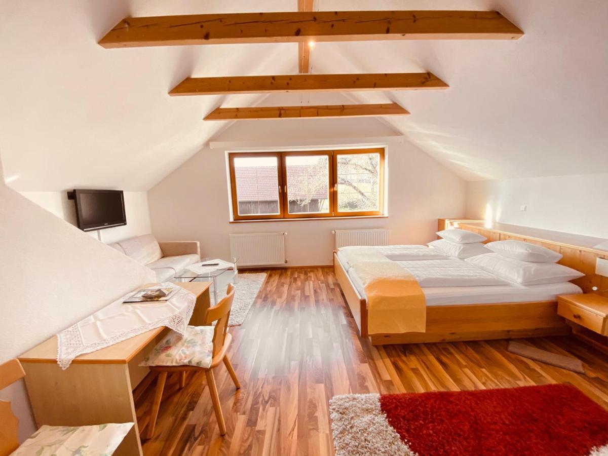 Gasthof Zum Moosmann - Familie Pachernigg Arnfels Exteriör bild